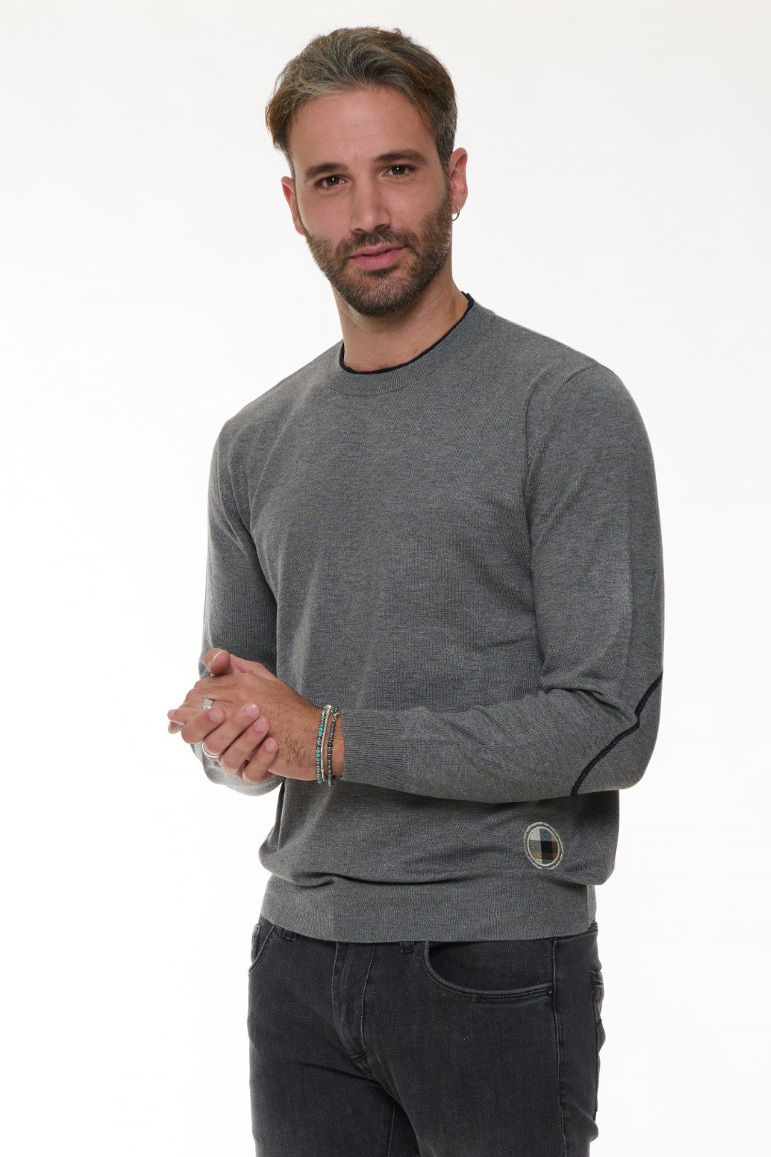Crewneck sweater with patch
