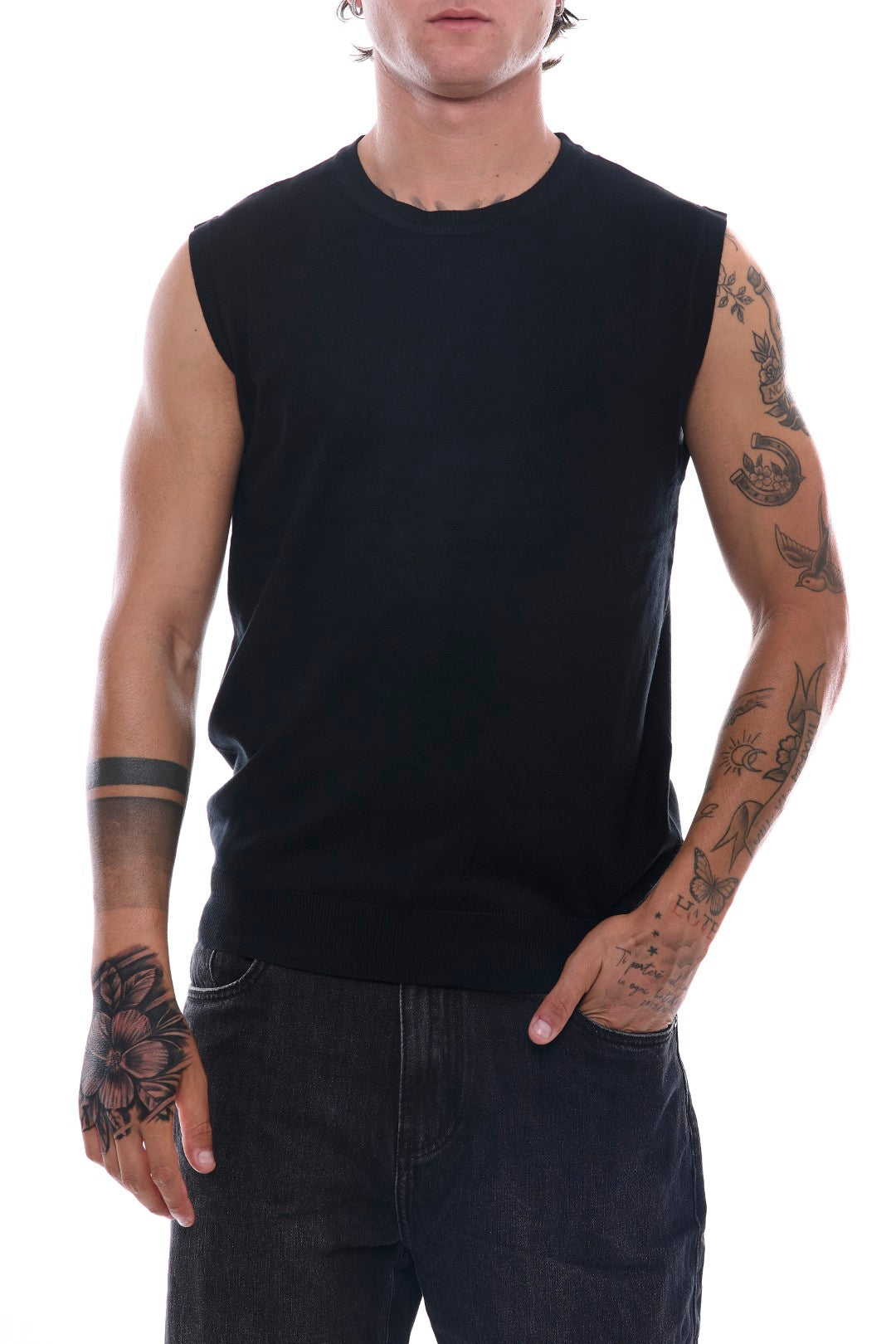 Smanicato girocollo in maglia